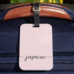 Etiqueta De Bagagem Roxo Simples Feminino Nome Monograma Script<br><div class="desc">Marca de mala personalizada simples minimalista feminino rosa blush monograma nome assinatura script. Este design apresenta seu primeiro nome em um lindo estilo de letra manuscrita com caligrafia swash (ou tipografia) sobre um fundo rosa poeira ou rosa blush pastel claro. Fácil de personalizar. Presente feminino elegante para casamento, chá de...</div>