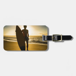 Etiqueta De Bagagem Silhueta de surfe durante o nascer do sol