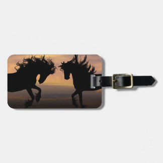 Etiqueta De Bagagem Silhuetas do cavalo no por do sol
