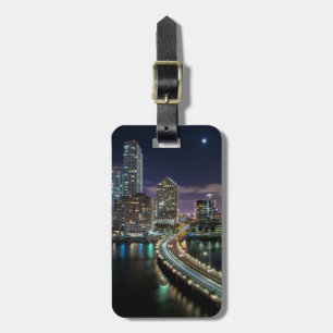 Etiqueta De Bagagem Skyline da cidade de Miami com a ponte na noite