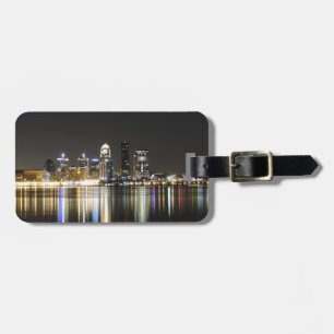 Etiqueta De Bagagem Skyline de Louisville na noite