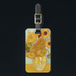 Etiqueta De Bagagem Stilleben mit 12 Sonnenblumen de Vincent van Gogh<br><div class="desc">1888. Stilleben mit 12 Sonnenblumen ou Vase com 12 girassóis. Vincent Willem van Gogh foi um pintor impressionista poste de origem holandesa cujo trabalho - notável pela sua beleza áspera,  honestidade emocional e cor ousada - teve uma influência de grande alcance na arte do século 20.</div>