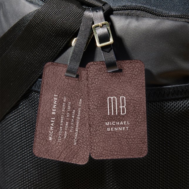 Etiqueta De Bagagem Textura de Couro Falso Marrom Monograma (Monogram Brown Faux Leather Texture Luggage Tag)
