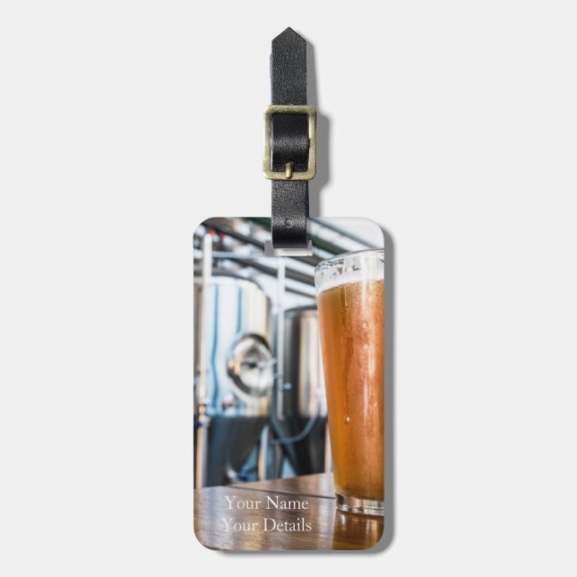 Etiqueta De Bagagem Vidro da cerveja no Microbrewery (Frente Vertical)