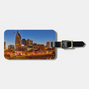 Etiqueta De Bagagem Vista do horizonte da cidade ao anoitecer