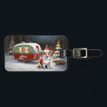 Etiqueta De Bagagem Winter Corgi Caravan Christmas Adventure<br><div class="desc">Adotar a magia de uma noite de inverno nevada enquanto uma caravana desliza graciosamente através da paisagem iluminada pela lua. A beleza serena da neve escutadora e o brilho encantador da lua criam uma cena cativante,  prometendo uma aventura inesquecível de Natal cheia de calor,  alegria e memórias queridas.</div>