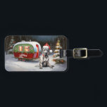Etiqueta De Bagagem Winter Great Dane Caravan Christmas Adventure<br><div class="desc">Adotar a magia de uma noite de inverno nevada enquanto uma caravana desliza graciosamente através da paisagem iluminada pela lua. A beleza serena da neve escutadora e o brilho encantador da lua criam uma cena cativante,  prometendo uma aventura inesquecível de Natal cheia de calor,  alegria e memórias queridas.</div>