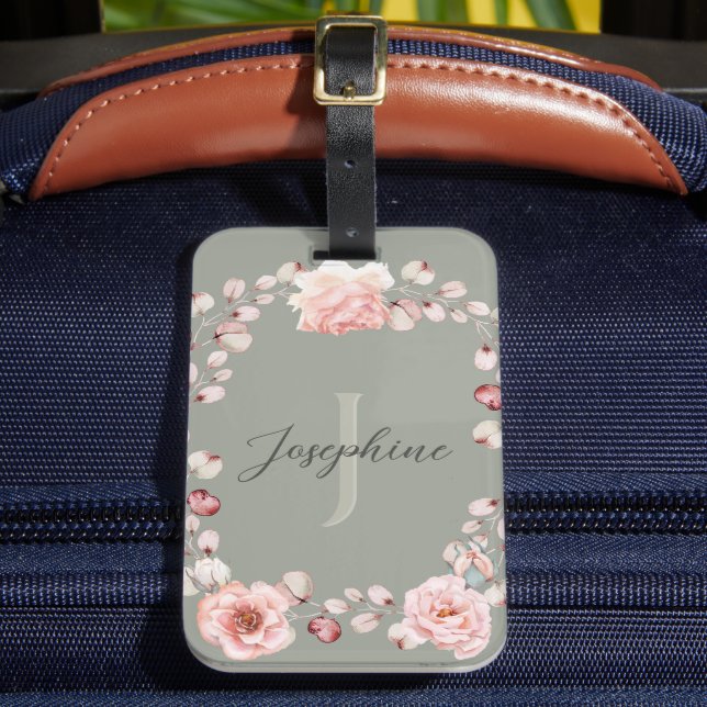 Etiqueta De Bagagem Wreath Rosa de Aquarela Personalizada | Sage Green (Frente Insitu 2)