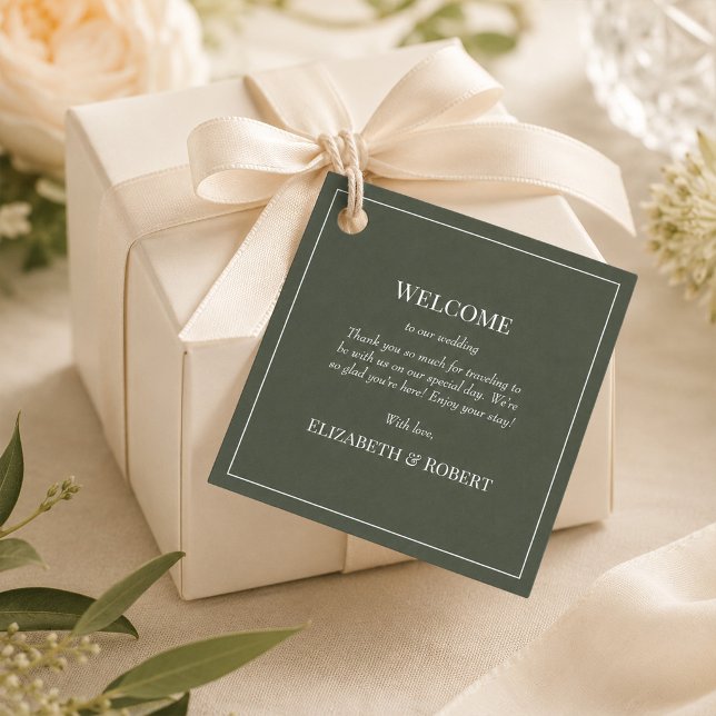 Etiqueta de Boas-Vindas de Casamento com Monograma (Dark Olive Monogram Wedding Welcome Gift Tag on an elegant gift box)