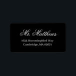 Etiqueta de Endereço de Devolução de Casamento Neg<br><div class="desc">O design de etiquetas de endereço de volta de casamento preto e branco apresenta uma bela tipografia que combina um tradicional roteiro de caligrafia florescente com a letra clássica de blocos.</div>