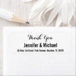 Etiqueta de Endereço de Devolução de Casamento Per<br><div class="desc">Crie sua própria etiqueta personalizada, personalizada, simples, elegante e simples, preto e branco, muito obrigado, note a etiqueta de endereço de retorno. Basta inserir os nomes da noiva e do noivo / esposa e marido, e o endereço. Obrigado elegante você devolve etiquetas de endereço para uso no casamento, casamento aniversário,...</div>