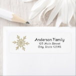 Etiqueta de Endereço de Retorno do Floco de Neve D<br><div class="desc">Etiqueta de endereço de retorno com falso falso falso floco de neve dourado. Corresponde à nossa Coleção de Flocos de Neve. Personalize com seu nome e endereço.</div>