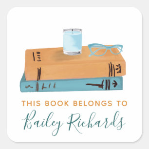 Etiqueta de Marcador de Pilha de Livros e Óculos