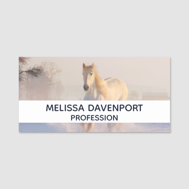 Etiqueta De Nome Belo Cavalo Branco Galopando na Neve (Frente)