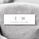 Etiqueta De Nome Clássico Elegante Moderno Monograma<br><div class="desc">Aumente sua identidade pessoal ou profissional com nossos Nomes de etiqueta de Monograma Moderno Elegante Clássico. Essas etiquetas combinam perfeitamente a sofisticação do eterno com o minimalismo contemporâneo, fazer uma impressão duradoura em qualquer cenário. Projetados com muita atenção aos detalhes, esses nomes de etiqueta são mais do que apenas identificação,...</div>