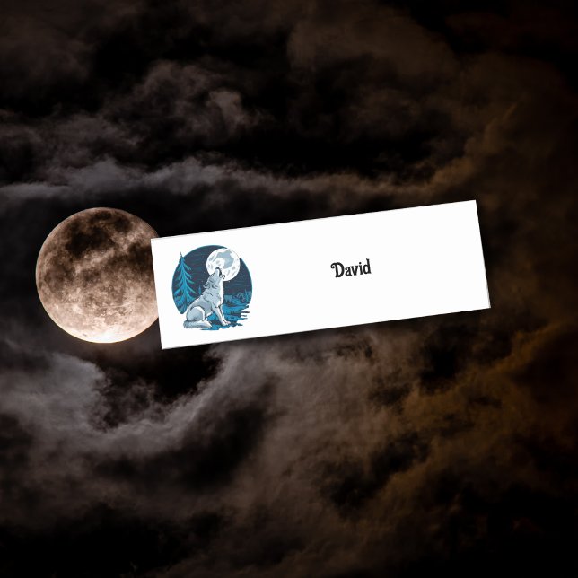 Etiqueta De Nome Lobo uivando para a lua (Criador carregado)