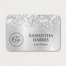 Logotipo Glam com Gradiente Cinza Prateado Pálido