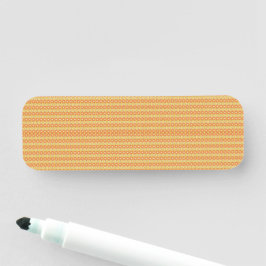 Etiqueta De Nome um fundo laranja e amarelo com pequenos pontos