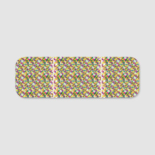 Etiqueta De Nome um fundo multicolor com quadrados e pontos
