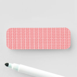 Etiqueta De Nome um fundo vermelho e branco com um padrão