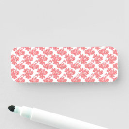 Etiqueta De Nome um padrão de flores brancas e vermelhas num fundo