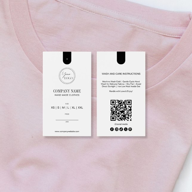 Etiqueta de Preço de Roupas com Código QR Minimali (Simple Minimalist QR Code Clothing Price Tag Label, BLACK AND WHITE)