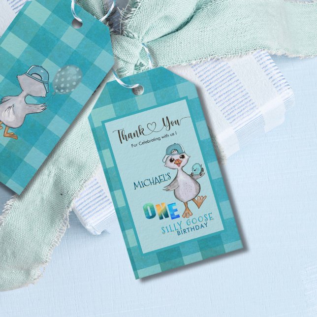 Etiqueta de presente de Xadrez azul primeiro anive (Boy Silly Goose 1st Birthday Blue Plaid Gift Tag)
