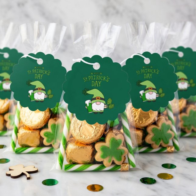 Etiqueta de presente verde de gnomo do Dia de São  (Criador carregado)