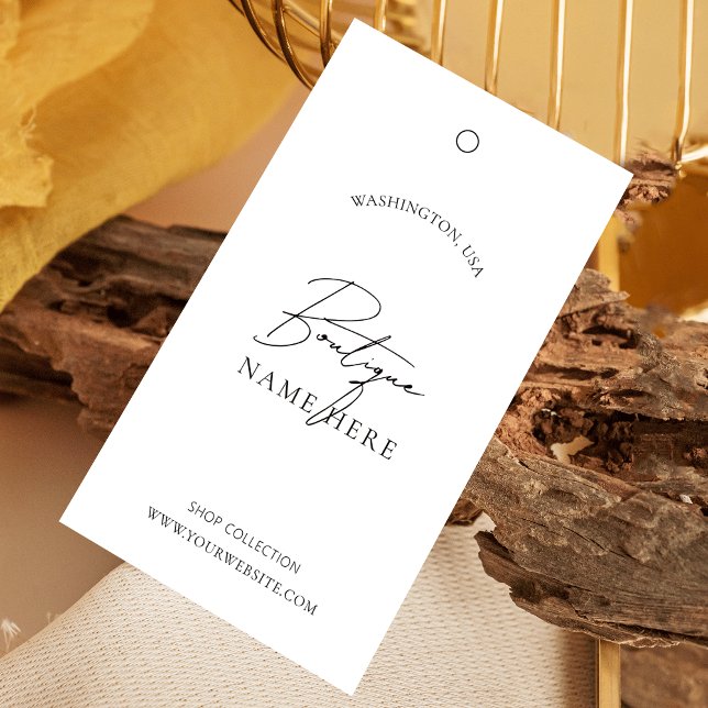 Etiqueta de varejo branca Etiqueta de preço mínimo (Minimalist black and white clothing product hang tag with trendy script font and sizing table)