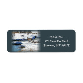 Etiqueta Deer Doe de cauda branca no rio