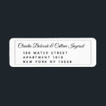 Etiqueta Do Endereço De Devolução De Casamento De Coração<br><div class="desc">Um convite de casamento com uma caligrafia clássica viva para títulos com uma pequena fonte san serif maiúscula para o corpo.</div>