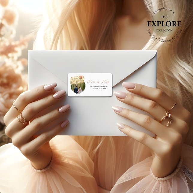 Etiqueta Elegant Blush Dahlias Golden Script Wedding Photo (Criador carregado)