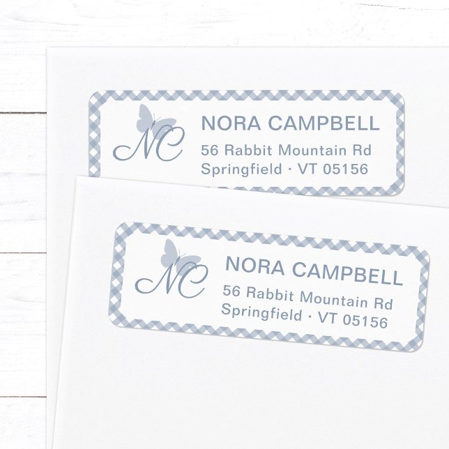 Etiqueta Elegante Monograma Dusty Blue Gingham Endereço de  (Elegant butterfly monogram return address label in dusty blue with a gingham checkered background.)