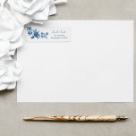 Etiqueta Elegante Vintage Rosas azuis gravados<br><div class="desc">Rosas,  flores,  vinhas e folhas,  azuis e legantes,  gravadas a azul,  gravadas a fundo branco. Inclui dois campos de texto editáveis.</div>