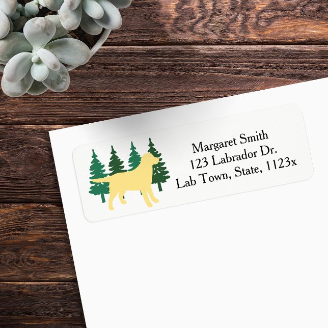 Etiqueta Encaminhamento do Labrador Amarelo Endereço de Dev (Yellow Labrador Outline Evergreen Trees Return Address Labels for Labrador Owners.  Silhouette.)
