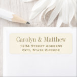 Etiqueta Endereço Clássico de Casamento em Marfim Vintage<br><div class="desc">Este rótulo de endereço de retorno vintage apresenta uma tipografia elegante serifada em dourado antigo sobre um fundo suave de marfim. Perfeito para casamentos clássicos, chás de panela neutros e celebrações atemporais. Os campos de nomes e endereços são fáceis de personalizar. Um toque final refinado para convites de casamento em...</div>