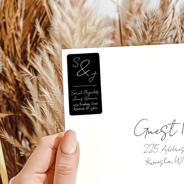 Etiqueta Endereço de devolução de casamento preto e branco  (Vertical black white hand drawn handwritten script minimalist wedding monogram return address label)