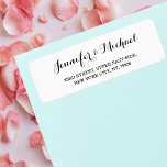 Etiqueta Endereço de devolução de noivas simples e elegante<br><div class="desc">Crie sua própria etiqueta personalizada, personalizada, simples, elegante e moderna de endereço de retorno branco simples. Basta inserir os nomes da noiva e do noivo / esposa e marido, e o endereço. Etiquetas de endereço de retorno elegantes para uso em casamento, casamento aniversário, aniversário, chá de panela, chá de fraldas,...</div>