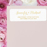 Etiqueta Endereço de Devolução de Ouro de Script de Casamen<br><div class="desc">Crie sua própria etiqueta personalizada, personalizada, simples e elegante de endereço de retorno amarelo do ouro moderno. Basta inserir os nomes da noiva e do noivo / esposa e marido, e o endereço. Etiquetas de endereço de retorno elegantes para uso em casamento, casamento aniversário, aniversário, chá de panela, chá de...</div>
