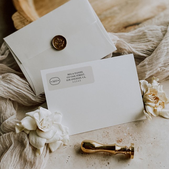 Etiqueta Endereço de devolução do monograma clássico de Cin (Elegant Gray Classic Chic Monogram Return Address Label.
Dimensions label: 2.25" L x 0.75" H)