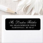 Etiqueta Endereço de Retorno de Casamento Preto Clássico El<br><div class="desc">Um nome em escrita cursiva branca graciosa e uma tipografia elegante trazem charme sofisticado a este rótulo de endereço de devolução de casamento preto e elegante. O design refinado e a paleta moderna tornam-no perfeito para convites de casamento, chá de noiva, "salve a data" e correspondências de noivado. Personalize com...</div>