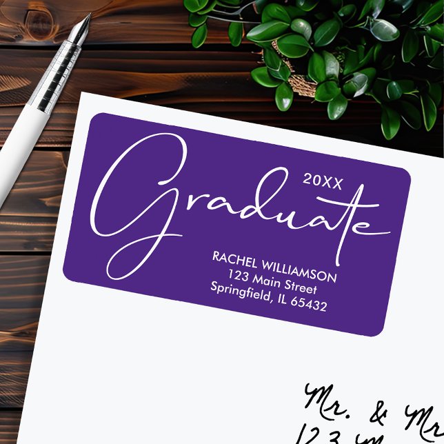 Etiqueta Endereço de Retorno Roxo do Script de Graduação (Graduation script purple return address labels, 2.375" x 1.25", 18 labels per sheet)