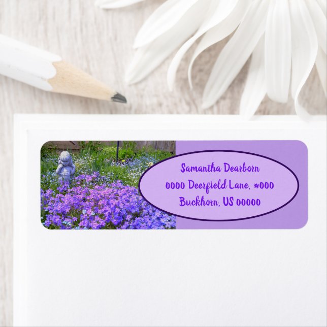 Etiqueta Estátua De Jardim Menina Bonita Olhando Para Flore (Insitu)