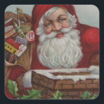 Etiqueta feliz do Natal do papai noel<br><div class="desc">Está aqui uma imagem das belas artes do vintage de Papai Noel pronta para descer uma chaminé decorada azevinho com seu bloco dos brinquedos em seu ombro. Esta etiqueta é grande para seus pacotes ou envelopes do presente de época natalícia.</div>