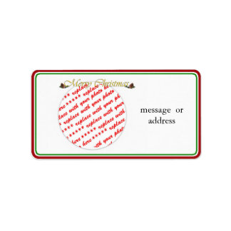 Etiqueta Feliz texto de Natal com cones de pinho