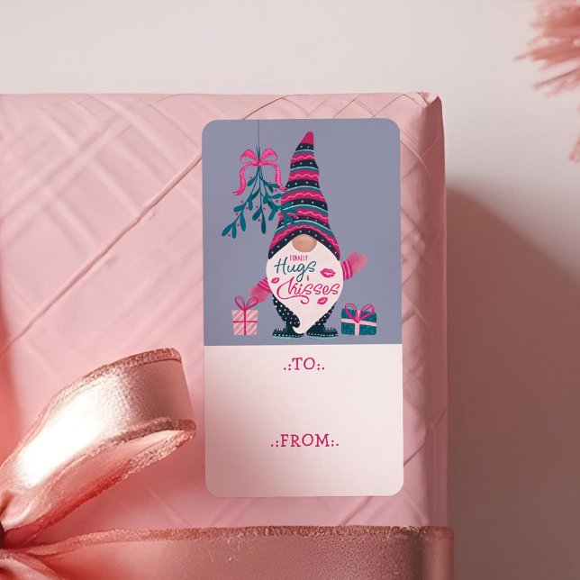 Etiqueta Finalmente Hugs e Kisses Diversão de Natal Brilhan (Finally Hugs & Kisses Fun Bright Christmas Gnome Label)