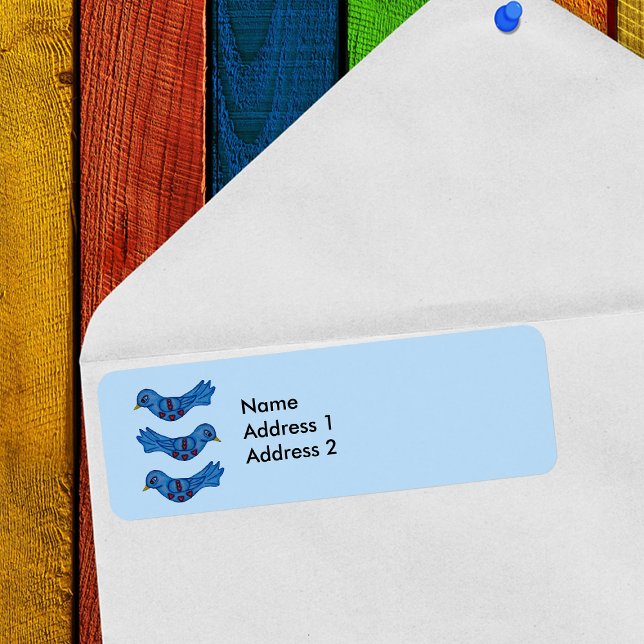 Etiqueta Folk Art Fantasy Corações Vermelhos Azuis (Three folk art type bluebirds with red hearts on light blue return address labels.)