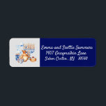 Etiqueta Hanukkah Chanukah Endereço de Devolução Azul<br><div class="desc">Este design foi criado através da arte digital. Pode ser personalizado na área fornecer ou personalizar escolhendo o clique para personalizar mais opções e alterando o nome, as iniciais ou as palavras. Você também pode alterar a cor e o estilo do texto ou excluir o texto de um design de...</div>