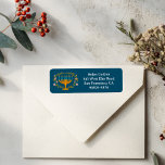 Etiqueta HANUKKAH Floral Wreath Menorah Endereço de retorno<br><div class="desc">Texto desenhado à mão e flores por mim para você. Clique em "personalizar" para editar e adicionar seu próprio texto ou alterar as fontes ou cores. Tudo é personalizável. Para mais designs e cores, verifique meu compro! Ou me avise se quiser algo personalizado. Pergunte se não encontra o que precisa!...</div>