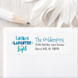 Etiqueta Hanukkah Trava Rindo Um Nome Personalizado Moderno<br><div class="desc">"Latkes, riso e luz." Uma tipografia engraçada e engraçada em azul empoeirado, turquesa e talo em fundo branco, ajudará encantadoramente a decorar seus envelopes para Chanucá. Sinta o calor e a alegria da época de feriados sempre que você usa esta etiqueta de endereço de retorno de feriado divertida, simples, moderna...</div>